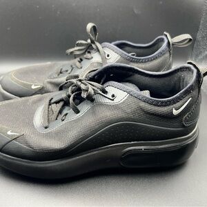 Women’s 7.5 Nike Black Air Max Shoes